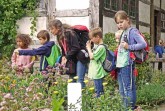 Wer singt denn da? Bei einem „Ausflug in die Welt der Vögel“ lernen Kinder die häufigsten Singvögel kennen. © LWL/Jähne