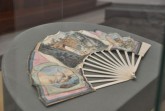 Ein Vedutenfächer, der als Souvenir von einer Italienreise im 19. Jahrhundert mitgebracht wurde. (Foto: Kreismuseum Wewelsburg)