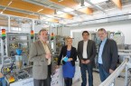 Auftakt erster gemeinsamer Industrie-4.0-Projekte (v.l.n.r.): Werner Varro (TÜV SÜD), Sybille Hilker (CIIT-Geschäftsleitung), Professor Jürgen Jasperneite (CIIT-Vorstandsvorsitzender) und Dr. Detlev Richter (TÜV SÜD) besprechen in der SmartFactoryOWL nächste Projekte innerhalb des CIIT-Partnerverbunds.