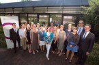 Die Teilnehmerinnen und Initiatoren der Gründerinnenakademie 2018 mit Susanne Klasing, Projektleiterin Gründungsprojekt (Kompetenzzentrum Frau und Beruf OstwestfalenLippe, hintere Reihe 1.v.l.), Ulrich Grubert, (IHK Ostwestfalen zu Bielefeld, hintere Reihe 1.v.r.), Ulf Meyer zur Heide (Deutsche Bank, Bielefeld, vordere Reihe, 1.v.r.), Jens Durgeloh (Deutsche Bank, Bielefeld, vordere Reihe 1.v.l.). © OstWestfalenLippe GmbH