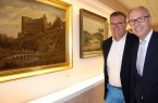 Ausstellung „Georg Lucas – der kleine Bruder“: Albert Pleininger links im Bild) und Landrat Manfred Müller (rechts im Bild) laden ins Paderborner Kreishaus ein Bild: Amt für Presse- und Öffentlichkeitsarbeit, Kreis Paderborn, Michaela Pitz