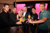 Turnierdirektor Ralf Weber (Mitte) und Ehefrau Irina begrüßten bei der Players‘ Party der 26. GERRY WEBER OPEN die Tennisstars Dominic Thiem, Philipp Kohschreiber, Kei Nishikori und Florian Mayer (von links). © GERRY WEBER OPEN/HalleWestfalen