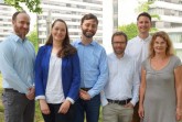 Das Projektteam: Dr. Christoph Karlheim, Sarah Palmdorf, Tristan Müskens, Dr. Ste-fan Kr eisel, Dr. Christoph Dockweiler und Prof.‘in Dr. Claudia Hornberg (v.l.). © Universität Bielefeld