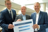 Informierten über den Fachkräftebedarf in Ostwestfalen: Arne Potthoff, IHK-Referatsleiter Industrie und Volkswirtschaft, Thomas Niehoff, IHK- Hauptgeschäftsführer, und Wolf D. Meier-Scheuven, IHK-Präsident (von links). Foto: IHK Ostwestfalen zu Bielefeld