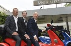 Netzwerken auf dem Jetflyer: Bielefeld-Convention-Partner Martin Knabenreich (Geschäftsführer Bielefeld Marketing) und Hans-Joachim Oettmeier (Direktor Mercure Hotel Bielefeld Johannisberg) mit Gastreferent Steffen Ronft (v. l.).