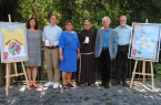 Freuen sich über das gute Kollektenergebnis beim Katholikentag in Münster (v.l.): Birgit Winterhalter, Leiterin der Spenderbetreuung von Caritas international, Roland Vilsmaier, Geschäftsführer des Katholikentags, Anne Hakenes, Vorsitzende des Katholikentag-Trägervereins, Bruder Matthias Maier, Präsident des Missionswerkes der Franziskaner, Wolfgang Spohn Haniel, Syrienreferent des Missionswerks und Harald Westbeld, Pressesprecher des Caritasdiözesanverbands Münster. An der Seite stehen Bilder, die Kinder aus dem Caritasprojekt im Libanon gemalt haben. (Foto: Katholikentag / Lena Höckerschmidt)