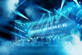 Opulente Konzertsuiten und bildgewaltige Projektionen: Oscar-Preisträger Hans Zimmer hat mit „The World of Hans Zimmer - A Symphonic Celebration“ seine Meisterwerke der Filmmusik in unter anderem „König der Löwen“, „Inception“ und „Da Vinci Code - Sakrileg“ neu arrangiert. Das imposante und unvergessliche audiovisuelle Live-Erlebnis wird erstmals in HalleWestfalen präsentiert und am 30. März 2019 im GERRY WEBER STADION aufgeführt. © Semmel Concerts