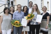 Die Jury für den Unternehmerinnenbrief beurteilt Gründungsidee oder Expansionsvorhaben (v.l.): Ana Christina Lavrador (Handwerkskammer Ostwestfalen–Lippe zu Bielefeld), Anna Niehaus (pro Wirtschaft GT), Gründerin Lara Farwick (Enra), Susanne Klasing (Kompetenzzentrum Frau und Beruf OstwestfalenLippe), Ulrich Grubert (IHK Ostwestfalen zu Bielefeld), Gründerin Martina Strietzel ( Senioren Assistenz), Lena Borgmann (Volksbank Bielefeld-Gütersloh).