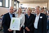 Gemeinsam beim Jahresempfang 2018 der FH Bielefeld: Laudator Prof. Dr. Michael Stricker, Engagement-Preisträgerin Melanie Osthoff, Präsidentin Prof. Dr. Ingeborg Schramm-Wölk und Festredner Dr. Ernst Dieter Rossmann. © Felix Hüffelmann