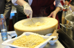 Spaghetti aus dem Parmesanlaib©Gräflicher Park