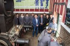 Gruppenfoto mit den Projektbeteiligten - Damit die Bedingungen für die Jugendlichen zukünftig noch besser werden, wird weiterhin an der MINT-Werkstatt der Entdeckungen gebaut.Foto:Peter Wehowsky