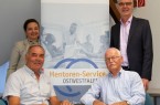 Bieten Unterstützung für Unternehmen an: (v.l.) Aleksandra Blagojević (pro Wirtschaft GT), die Mentoren Horst Peil und Klaus Rudat sowie Albrecht Pförtner (pro Wirtschaft GT).