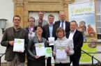 v.l.: Markus Barkhausen (Landhotel Der Schwallenhof), Axel Steker (Gästehaus Steker), Ronald Claaßen (Teutoburger Wald Tourismus), Heike Windheuser (Jugendherberge Bad Driburg), Ansgar Steinnökel (Projekt Zukunftsfit Wandern), Michael Stolte (GfW Höxter), Ines Claus (Hotel Schloss Gehrden), Burkhardt Ethner (Pension Ethner)
