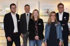 Informierten über erfolgreiche Kundenorientierung (v. l.): Matthias Vinnemeier (pro Wirtschaft GT), Moderator Volker Ervens (Wirtschaftsinitiative Kreis Gütersloh e.V.), Astrid Kipp, Sarah Großerohde (beide Homöopathisches Laboratorium Alexander Pflüger) sowie Christian Vogt (Werkstatt für Kundenorientierung).