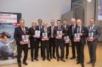 Übergabe ausgewählter Förderbescheide an die stellvertretenden Unternehmen aus den Projektkonsortien (v. l. n. r.): Wolfgang Wiele, Geschäftsführer KEB Automation, Prof. Dr. Ingeborg Schramm-Wölk, Präsidentin Fachhochschule Bielefeld und Vorsitzende Campus, Steffen Bersch, Vorstandsmitglied GEA, Prof. Dr. Holger Borcherding, Leiter Innovation Lenze, Günter Korder, Geschäftsführer it´s OWL Clustermanagement, Dr. Stefan Breit, Geschäftsführer, Jörg Timmermann, Vorstandssprecher Weidmüller, Prof. Dr. Jürgen Gausemeier, Vorsitzender Clusterboard it´s OWL, Wolfgang Nettelstroth, IG Metall Nordrhein-Westfalen und Horst Rose, Vorstand Denios. © it’s OWL