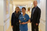 Auf der gefäßchirurgischen Station des Klinikum Gütersloh (v.l.): Elisabeth Meier, Bushra Al Dakhi und Pflegedirektor Jens Alberti. © Klinikum Gütersloh