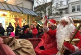 Der Nikolaus besucht den Weihnachtsmarkt
