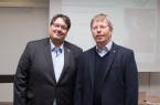 Chefarzt Frank Blömker (l.) ist Spezialist für die Frakturversorgung hochbetagter Patienten. Moderiert wurde der Abend von Dr. Ekkehart Thießen, Chefarzt der Medizinischen Klinik II am Standort Höxter.