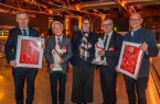 Verleihung im Lokschuppen: (v.l.) Dr. Rainer Norden (v. Bodelschwinghsche Stiftungen Bethel), Rolf Baumotte (Deutscher Alpenverein), Dr. Johanna Will-Armstrong und Pastor Ulrich Pohl (v. Bodelschwinghsche Stiftungen Bethel) sowie Volker Wilde (Deutscher Alpenverein).Foto: Bielefeld Marketing GmbH I Björn Schmidt
