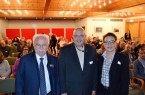 Neue Kunden erreichen: Zur einer Infoveranstaltung begrüßten (v.l.)  Klaus Besser (Bürgermeister Steinhagen), Dirk Hesse (Referent und Aleksandra Blagojević (pro Wirtschaft GT) Unternehmer aus dem Kreis Gütersloh.