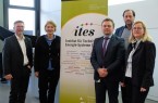 Bei der feierlichen Gründung des ITES (v.l.): Vizepräsident Prof. Dr. Christian Schröder, Präsidentin Prof. Dr. Ingeborg Schramm-Wölk, Prof. Dr.-Ing. Jens Haubrock (stellvertretender Leiter ITES), Dekan Prof. Dr.-Ing. Lothar Budde und Prof. Dr.-Ing. Eva Schwenzfeier-Hellkamp (Leiterin ITES).