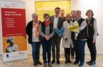 Ein Teil des Teams vom Kolping-Bezirk Wiedenbrück übergab kürzlich das 2000. Herzkissen an das Kooperative Brustzentrum Gütersloh (v.l.): Margret Lüers, Maria Steinberg, Dr. Johannes Middelanis (Sankt Elisabeth Hospital), Peter Johann-Vorderbrüggen, Dr. Wencke Ruhwedel (Klinikum Gütersloh), Martina Gausemeier, Gaby Rofallski und Helma Pohlmann.