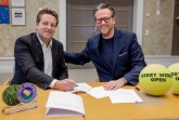 HARTING ist „Offizieller Technologiepartner 2019“ der GERRY WEBER OPEN: Vorstandsvorsitzender Philip Harting (rechts, HARTING Technologiegruppe) und Turnierdirektor Ralf Weber (GERRY WEBER OPEN) freuen sich gemeinsam auf ein weiteres Jahr ihrer erfolgreichen wirtschaftlichen Partnerschaft. © HARTING Technologiegruppe/GERRY WEBER OPEN