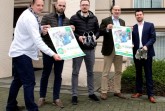 Startbereit (v.l.): Ingo Schaffranka (Hellweg Solution), Lampros Georgakis (Autohaus Weller), Robert Wellands (Autohaus Weller), Christoph Bisewski (Mineralquellen Wüllner/Carolinen), Matthias Wehmhöner (AOK NordWest) sind voller Vorfreude auf den sechsten AOK-Firmenlauf Bielefeld am 26. Juni 2019. AOK/hfr.