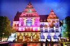 Zum Rahmenprogramm der Kulturnacht zählen außerdem eine interaktive Illumination des Alten Rathauses sowie Installationen an weiteren Orten. Foto.
Bielefeld Marketing/Sarah Jonek