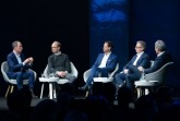 Spannende Diskussionsrunde beim ersten Intelligent Living Summit auf der ISH 2019 mit folgenden Teilnehmern (von links nach rechts): Christoph Keese, CEO Axel Springer hy GmbH und Keynote Speaker, Max Viessmann, Co-CEO Viessmann, Axel Kniehl, Marketing- und Vertriebsgeschäftsführer Miele, Michael Rauterkus, CEO GROHE AG, sowie Achim Berg, Präsident der Bitkom und Moderator. Quelle: GROHE