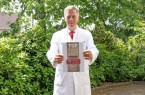 Dr. Albrecht Krause-Bergmann freut sich über die Auszeichnung als 	„Top-Mediziner 2019“ durch 
das Nachrichtenmagazin Focus.