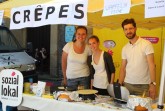 Crêpes und Waffeln für den guten Zweck: (v.l.) Katharina Scherf, Lotte Prädikow und Knud Kransmann von der studentischen Initiative soziallokal auf dem Aurora-Stiftungsfest 2018 für. Foto: Martina Bauer