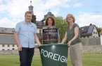 Christoph Neesen, Bärbel Olfermann und Marianne Witt-Stuhr werben um Pfandgeld-Spenden für die Aktion „Bechern beim BOArocks“ auf dem Foreigner-Rockkonzert am 4. Juli in Büren.
