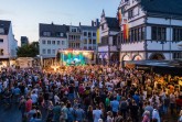 Die Kulturbrunnenbühne auf dem Paderborner Rathausplatz zählte auch in diesem Jahr zu deinem der Publikumsmagneten des Libori-Festes. Insgesamt feierten 1,5 Millionen Besucher Paderborns fünfte Jahreszeit. (Foto: Thorsten Hennig)