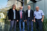 Die Geschäftsleitung von wertkreis Gütersloh 	– (v.l.)  Sebast ian Menke, Michael 
Buschsieweke und	Iris Lüningschrör	- mit Heinrich Hermwille	(r.) Foto:  Wertkreis, GT