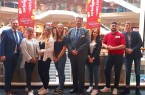 Erfolgreicher Start ins Berufsleben bei Zurbrüggen: Auf die Ausbildung im Wohn-Zentrum Bielefeld freuen sich (v.l.) Niklas Welland (Ausbildungsbeauftragter VK), Ipek Gülec, (Kauffrau im Einzelhandel), Diana Akman (Kauffrau im Einzelhandel), Laura Dießelhorst (Gestalterin für visuelles Marketing), Dirk Schleicher (stellv. Hausleitung), Lea Carina Kolanus (Kauffrau im Einzelhandel), Habid Güngör (Fachkraft für Lagerlogistik) und Julius Reinisch (Kaufmann im Einzelhandel).Foto: Zurbrüggen