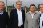 (v.l.): Christoph Müller (Leiter NLZ), Ansgar Käter (Vorstandsvorsitzender der VerbundVolksbank OWL eG), Martin Przondziono (Geschäftsführer Sport) und Karl-Heinz Rawert (Vorstandsmitglied der VerbundVolksbank OWL eG) freuen sich über die weitere Partnerschaft.
