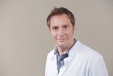 Dr. Andreas Elsner, Sektionsleiter für Fußchirurgie und Sportmedizin in der Klinik für Unfall- und 
Wiederherstellungschirurgie, Orthopädie, Plastische-, Ästhetische- und Handchirurgie des Klinikum
Gütersloh, Foto: 
Klinikum Gütersloh