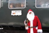 Der Nikolaus fährt mit der Landeseisenbahn Lippe am 7., 8., 14. und 15. Dezember durch das Extertal. Foto:  Michael Rehfeld