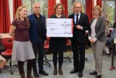 Spende für den Bildungspartner Herder Gymnasium, Foto: Edeka