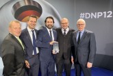 Das ASSMANN-Team bei der Gala zum Deutschen Nachhaltigkeitspreis: v.l. Matthias Niekamp (Betriebsratsvorsitzender), Marc Schumann (Marketingleiter), Martin Könneker (Prozessorganisator und Nachhaltigkeitsbeauftragter), Andreas Fipp (Leiter Industrial Engineering) und Guido Hübner (Technischer Leiter). (Foto: Röckemann)