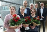 Landrat Sven-Georg Adenauer und Personalratsvorsitzender Thomas Haase (rechts) gratulieren den Dienstjubilaren (v.l.) Christine Jäcksch, Monika Tönnißen, Jens Köhler, Elisabeth Teckentrup und Otfried Hopmann. Foto: Kreis Gütersloh