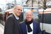 Oberbürgermeister   Pit   Clausen   (rechts)   und   moBiel	-
Geschäftsführer Martin Uekmann haben heute gem	einsam 
einen    Vorschlag    für    ein    zukünftiges    Schülerticket 
vorgestellt. Foto: Bielefeld - Stadtwerke moBiel