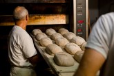 Wer in der Backstube arbeitet, macht 
einen harten Job. Zu viele Bäckereien 
speisen ihre Mitarbeiter trotzdem mit 
Niedriglöhnen ab, kritisiert die 
Gewerkschaft NGG.
Foto: NGG