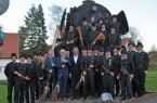 Traditionell bringen sie Glück für das neue Jahr – Landrat Manfred Müller und Bürgermeister Hans Jürgen Wessels nehmen die Glückwünsche der Schornsteinfeger entgegen. Bildnachweis: Kreis Paderborn, Amt für Presse- und Öffentlichkeitsarbeit, Meike Delang, Foto. Kreis Paderborn