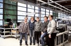 Fast die Hälfte der Beschäftigten der AfB sind Menschen mit Behinderung. So wie auch Jutta Dieckmann (l.), die sehr gut mit ihrem Job sowie ihren Arbeitskolleginnen und den Praktikanten klarkommt.
Foto: LWL