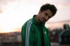 Der Berliner Pop-Poet Philipp Dittberner ist musikalischer Stargast am „Fitness Day“ (Freitag, 19. Juni 2020) bei den 28. NOVENTI OPEN auf der OWL-Lokalradiobühne des ATP 500er-Rasenevents und begeistert mit gefühlvollem Deutsch-Pop und melancholischen Melodien. © Christoph Köstlin