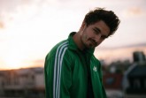 Der Berliner Pop-Poet Philipp Dittberner ist musikalischer Stargast am „Fitness Day“ (Freitag, 19. Juni 2020) bei den 28. NOVENTI OPEN auf der OWL-Lokalradiobühne des ATP 500er-Rasenevents und begeistert mit gefühlvollem Deutsch-Pop und melancholischen Melodien. © Christoph Köstlin