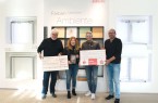 Foto v.l.: Detlef Kösters (2. Vorsitzender Sportler 4 a childrens world e.V.), Connie Aßmann, John McGurk (1. Vorsitzender Sportler 4 a childrens world e.V.), Dirk Aßmann