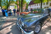 Die Oldtimer-Ausstellung auf dem Klosterplatz gehört jedes Jahr zu den Highlights bei La Strada. Foto: Bielefeld Marketing/Sarah Jonek
